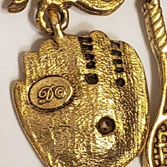 Vintage Danecraft Sports Brooch Pin Baseball Tennis Football Soccer Signed "D" - Picture 5 of 6